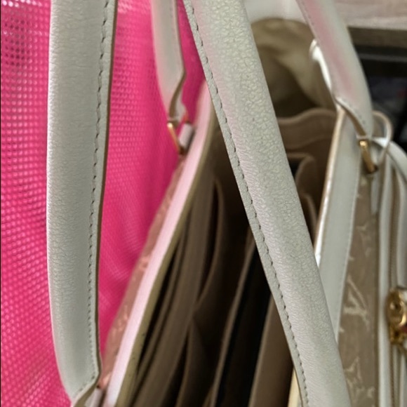 LOUIS VUITTON
Limited Edition White Monogram Sabbia Cabas GM - Picture 10 of 11